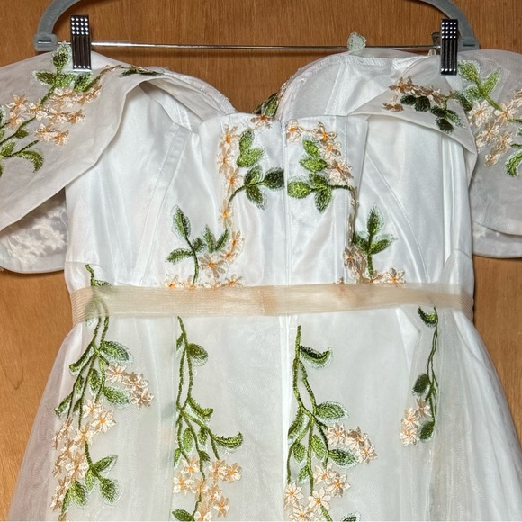 Tulle off the shoulder corset midi dress - Picture 3 of 4